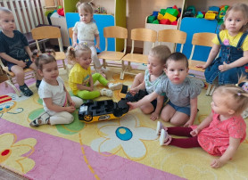 Тема недели «Транспорт» в первой младшей группе Тема недели «Транспорт» в первой младшей группе.